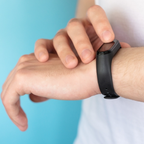 IoMT (Wearables) Integration & Physiology Monitoring